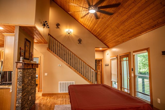 105 Bay Dr, Lancaster, TN 38569