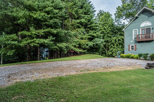 105 Bay Dr, Lancaster, TN 38569