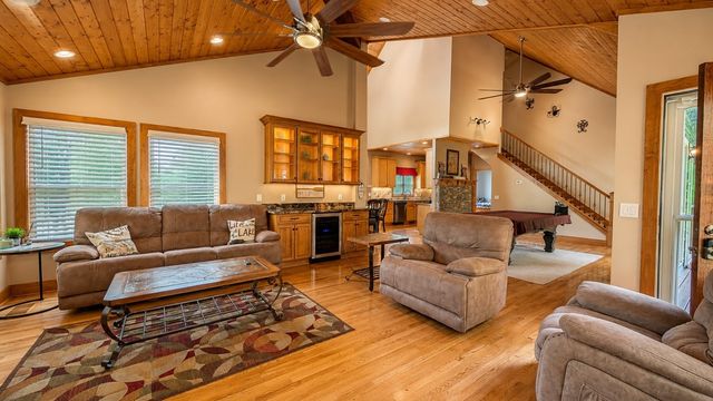 105 Bay Dr, Lancaster, TN 38569