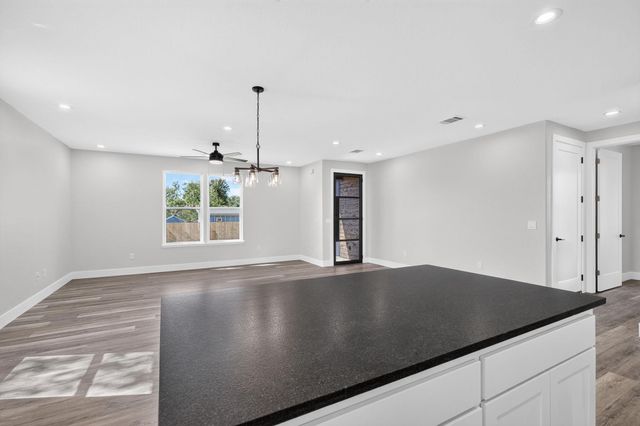 126 W Maple DR, Granite Shoals, TX 78654