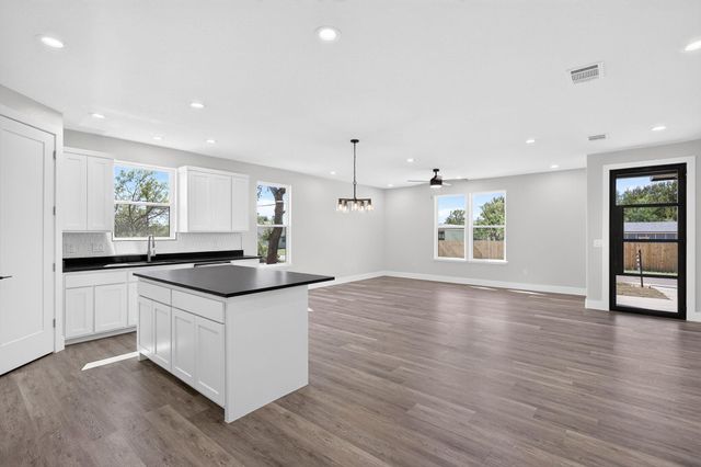 126 W Maple DR, Granite Shoals, TX 78654
