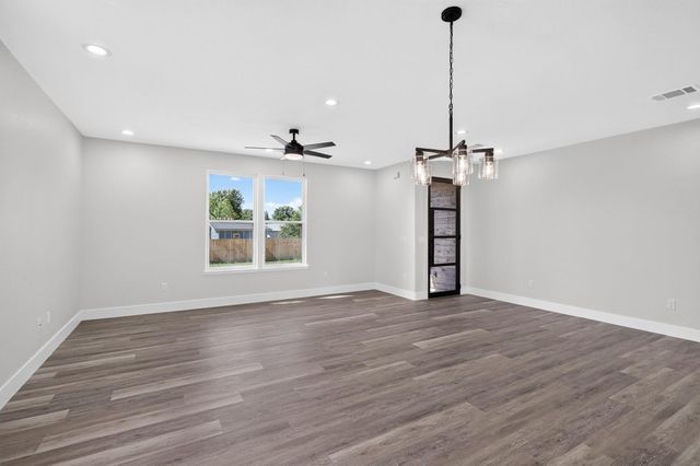 126 W Maple DR, Granite Shoals, TX 78654