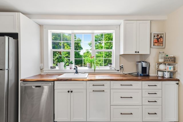 19 Riley Ave, Weymouth, MA 02189