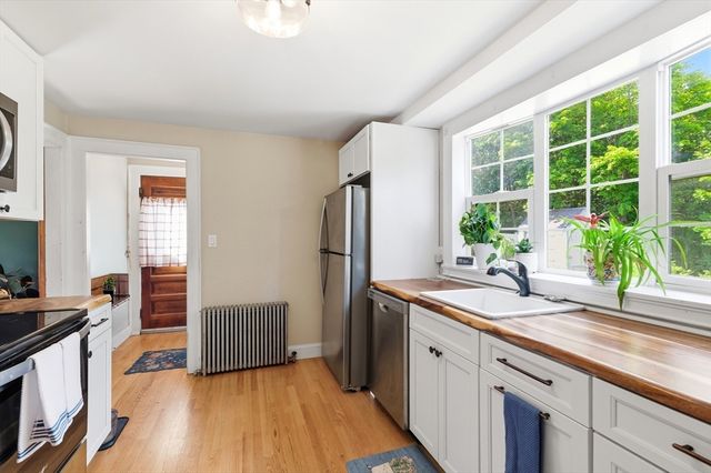19 Riley Ave, Weymouth, MA 02189