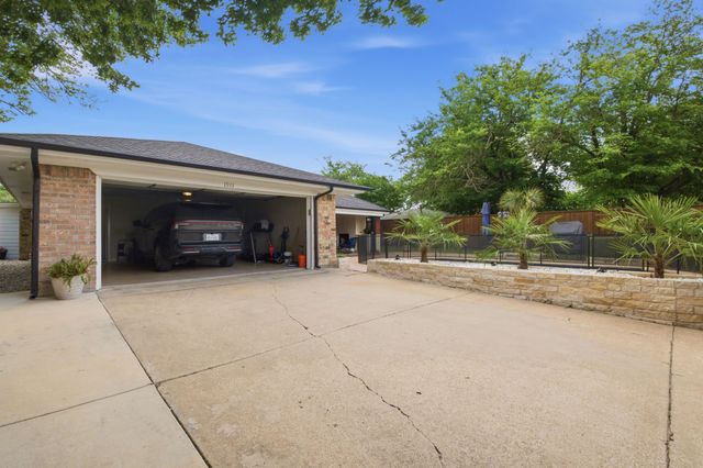 1911 Wisteria Way, Mckinney, TX 75071