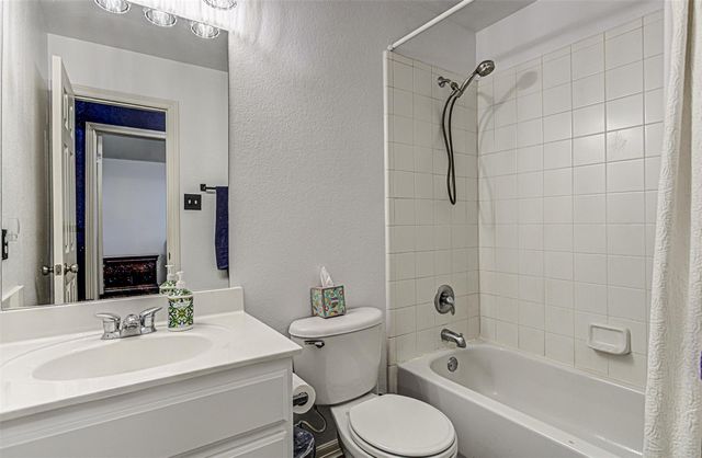 2215 Heritage Well LN, Pflugerville, TX 78660