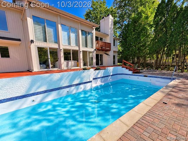 4833 Panorama Circle, West Bloomfield, MI 48323