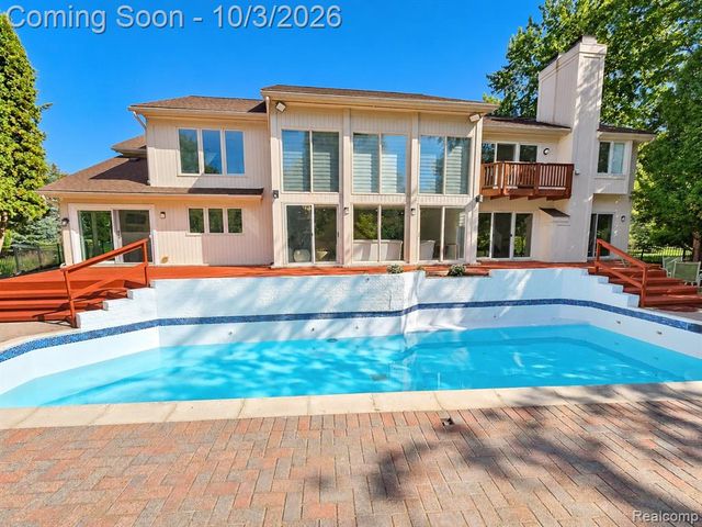 4833 Panorama Circle, West Bloomfield, MI 48323