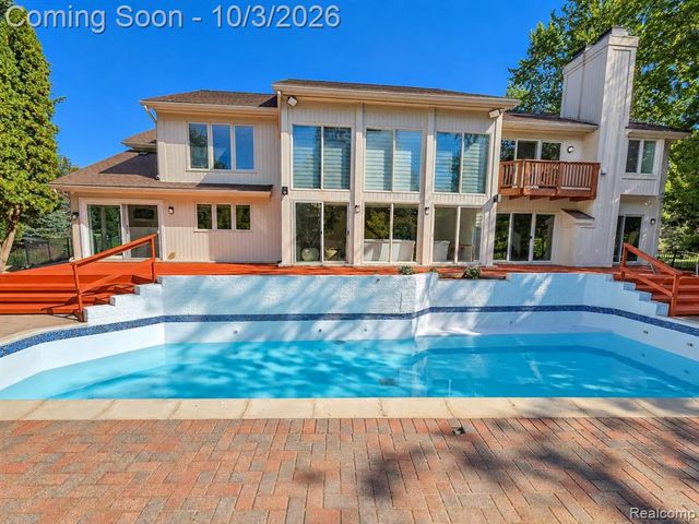 4833 Panorama Circle, West Bloomfield, MI 48323