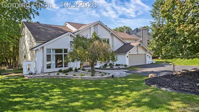 4833 Panorama Circle, West Bloomfield, MI 48323