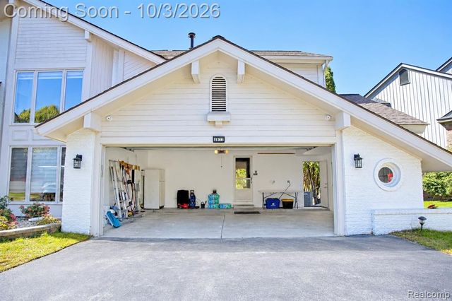4833 Panorama Circle, West Bloomfield, MI 48323