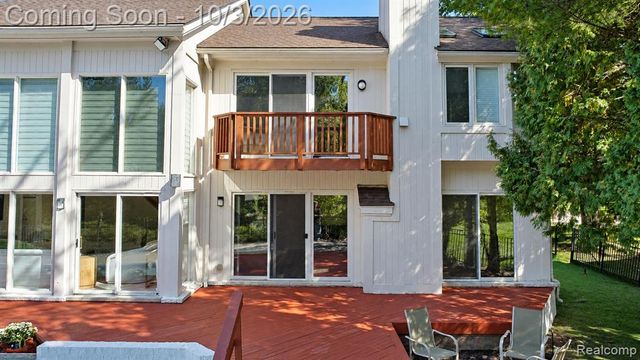 4833 Panorama Circle, West Bloomfield, MI 48323