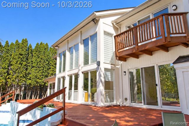4833 Panorama Circle, West Bloomfield, MI 48323