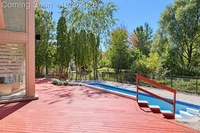 4833 Panorama Circle, West Bloomfield, MI 48323