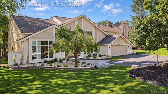 4833 Panorama Circle, West Bloomfield, MI 48323