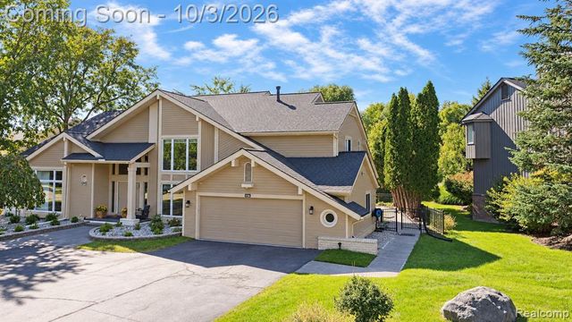 4833 Panorama Circle, West Bloomfield, MI 48323