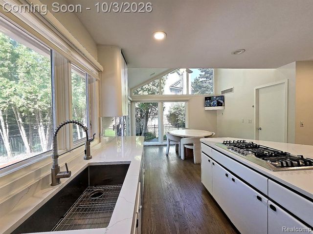 4833 Panorama Circle, West Bloomfield, MI 48323
