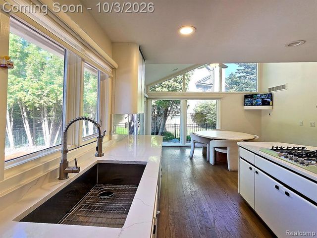 4833 Panorama Circle, West Bloomfield, MI 48323