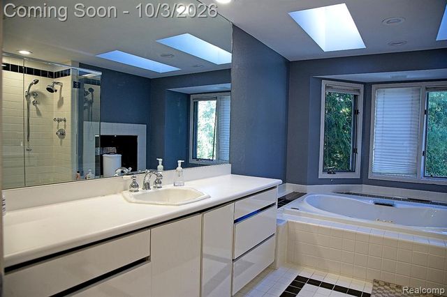 4833 Panorama Circle, West Bloomfield, MI 48323