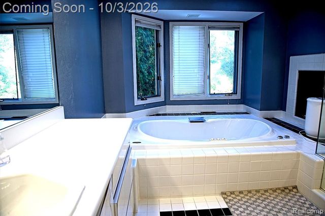 4833 Panorama Circle, West Bloomfield, MI 48323