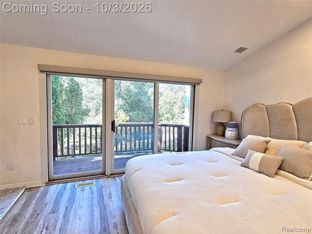 4833 Panorama Circle, West Bloomfield, MI 48323