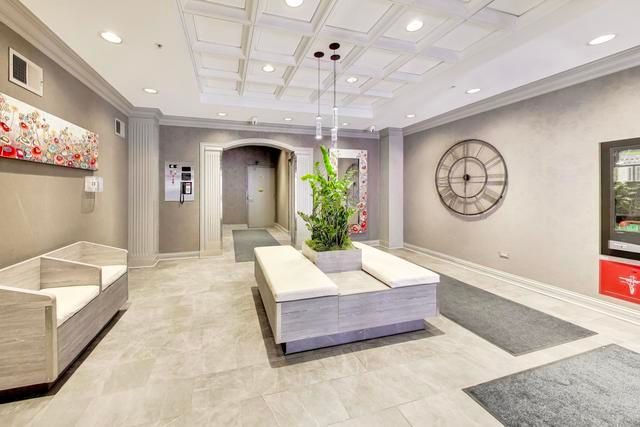 750 Pearson Street 407, Des Plaines, IL 60016