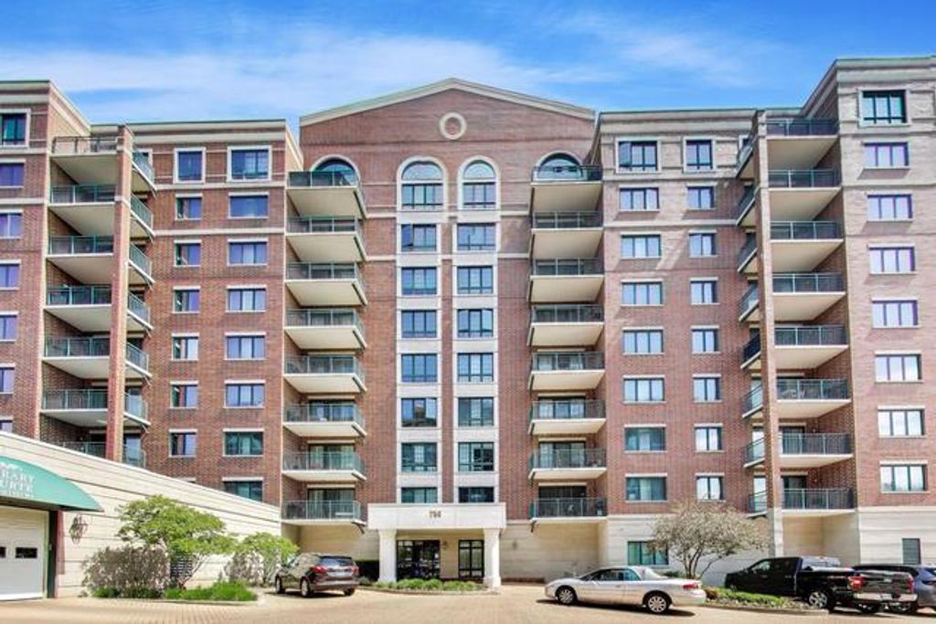 750 Pearson Street 407, Des Plaines, IL 60016