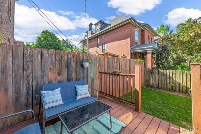 3226 Geyer Avenue, St Louis, MO 63104