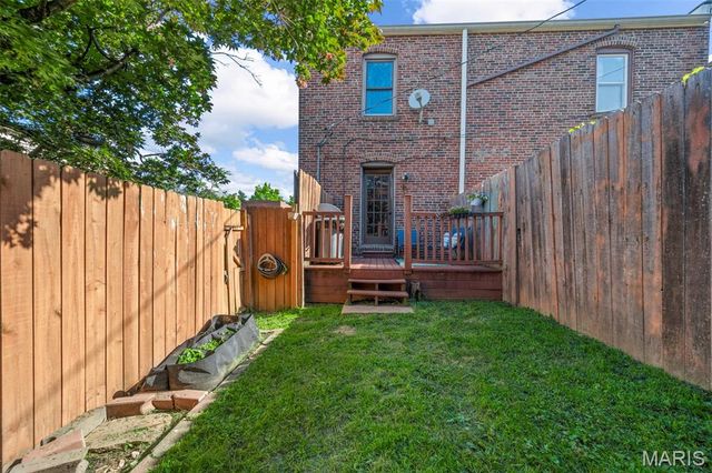 3226 Geyer Avenue, St Louis, MO 63104