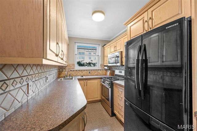 3226 Geyer Avenue, St Louis, MO 63104