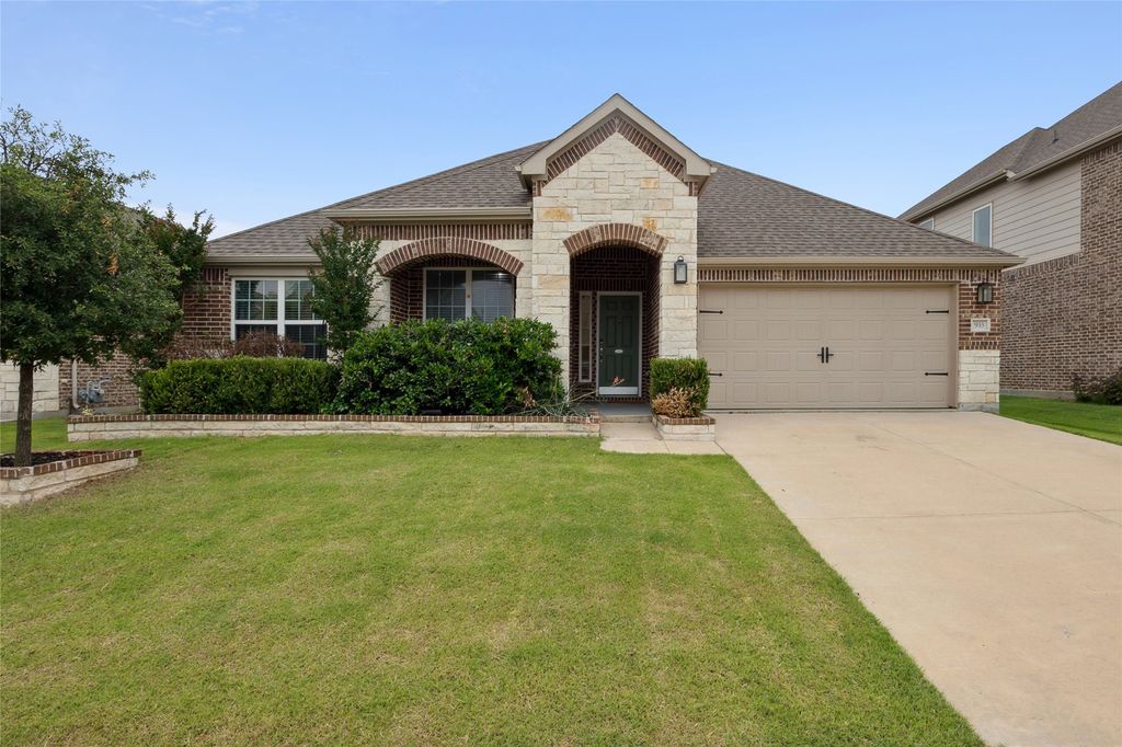 933 Basket Willow Terrace, Fort Worth, TX 76052