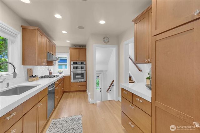 1955 21st Avenue E, Seattle, WA 98112