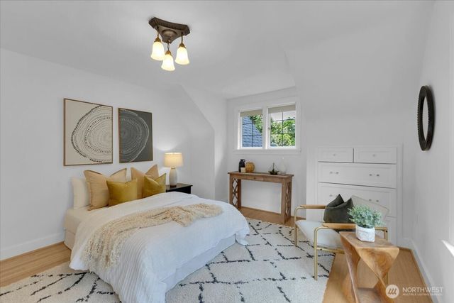 1955 21st Avenue E, Seattle, WA 98112