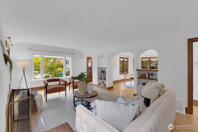 1955 21st Avenue E, Seattle, WA 98112