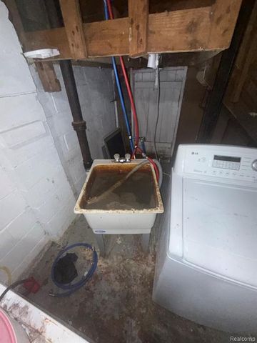 14621 Roselawn Street, Detroit, MI 48238