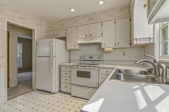 3032 Cabinwood Dr, Louisville, KY 40220