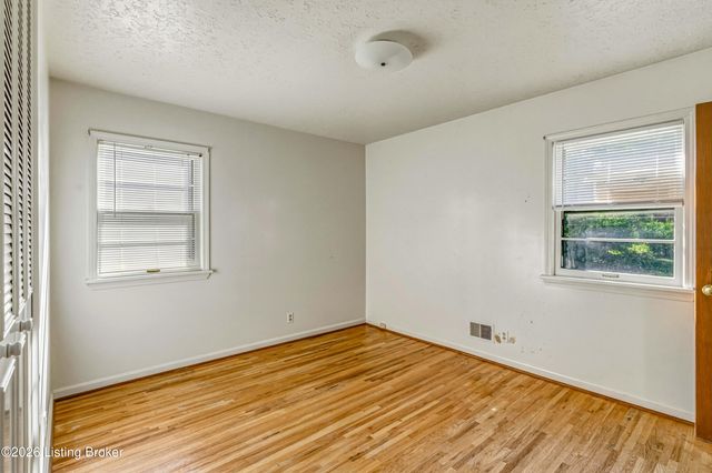 3032 Cabinwood Dr, Louisville, KY 40220
