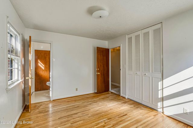 3032 Cabinwood Dr, Louisville, KY 40220