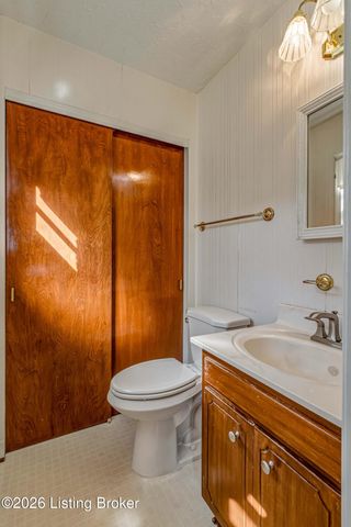 3032 Cabinwood Dr, Louisville, KY 40220