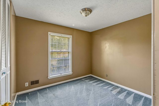 3032 Cabinwood Dr, Louisville, KY 40220