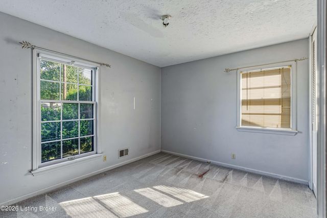 3032 Cabinwood Dr, Louisville, KY 40220