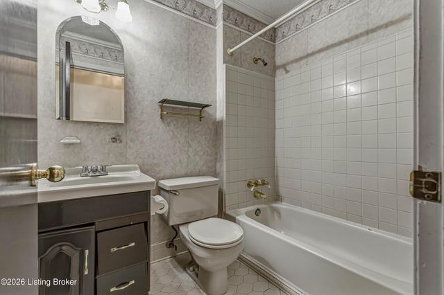 3032 Cabinwood Dr, Louisville, KY 40220