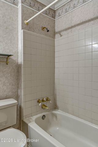3032 Cabinwood Dr, Louisville, KY 40220