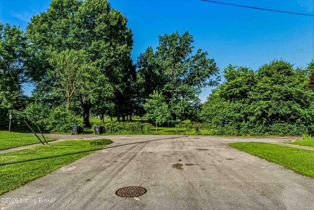3032 Cabinwood Dr, Louisville, KY 40220