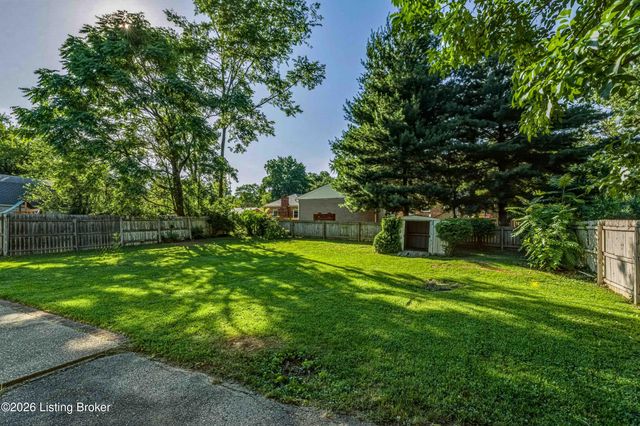 3032 Cabinwood Dr, Louisville, KY 40220
