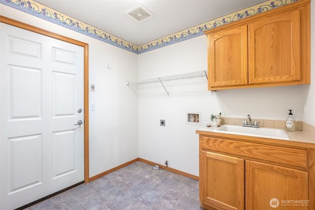 500 N Laventure Road, Mount Vernon, WA 98273