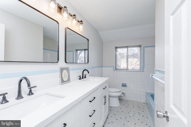 359 WINDSOR DR, Cherry Hill, NJ 08002