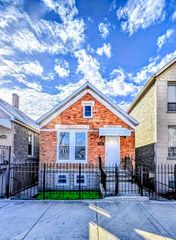 2828 S Emerald Avenue, Chicago, IL 60616