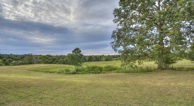 241 Glen Holliday Rd, Indian Mound, TN 37079