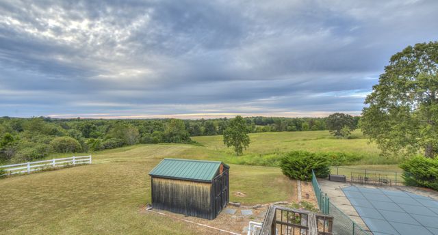 241 Glen Holliday Rd, Indian Mound, TN 37079
